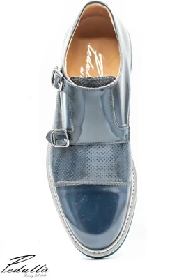 SCARPA UOMO BLU CON DOPPIA FIBBIA ARGENTO, FONDO BLU 320